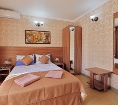 Двухместный номер с балконом в Лорис