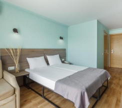 Номер стандарт семейный с 4 односпальными кроватями в Sunrise Park Hotel Relax&Spa