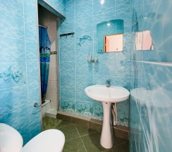 Трехместный номер с двуспальной и односпальной кроватями в Самсар