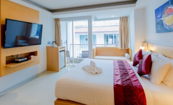 Двухместный номер Deluxe с балконом двуспальная кровать в Aspery Hotel