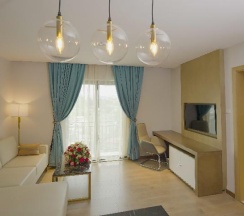 Люкс Executive с балконом в Stay Easy Plus Hotel