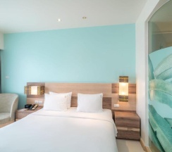Двухместный номер Standard с видом на бассейн двуспальная кровать в Holiday Inn Express Phuket Patong Beach Central by IHG