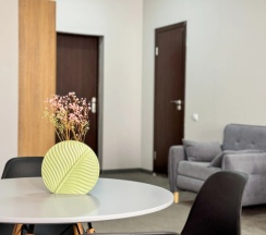 Двухместный номер Comfort Superior c 1 комнатой с балконом (двуспальная кровать) в Green land