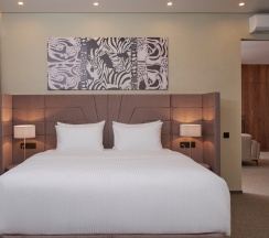 Представительский люкс в AurA City Hotel