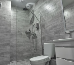 Двухместный стандарт с двуспальной кроватью (6) в July hotel