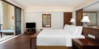 Санья: Отель Swissôtel Sanya Yalong Bay