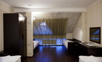 Номер стандарт эконом с 5 односпальными кроватями в Parallel