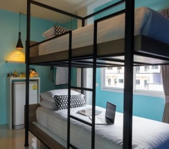 Кровать в общем номере (мужской номер) в Hotel The Journey Patong New