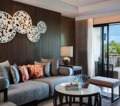 Двухместный люкс c 1 комнатой с видом на бассейн двуспальная кровать в Phuket Marriott Resort And Spa, Nai Yang Beach