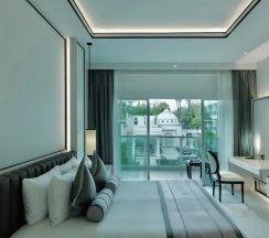 Двухместный номер Superior с видом на бассейн двуспальная кровать в Chanalai Romantica Resort Kata Beach - Adults Only