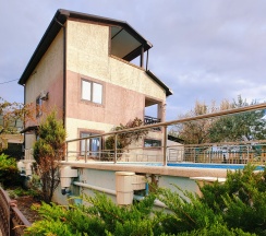 Дом с террасой и панорамным видом на море в Благовещенка