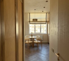 Просторная студия 43 м² с этническими акцентами и видом на море. в Как Дома 05