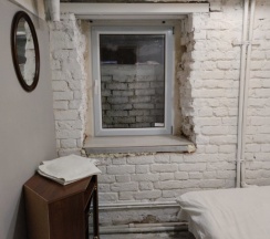 "Лофт" Мини-комната с двуспальной кроватью (с окном, цокольный этаж) в Rest Home