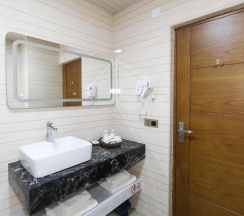 Двухместный номер Standard с видом на город двуспальная кровать в Sunrise Hotel 日升酒店
