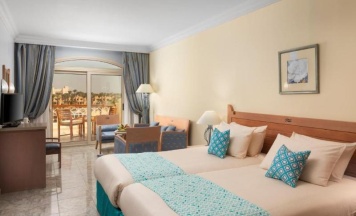 Семейный номер с видом на бассейн в Royal Lagoons Resort & Aqua Park Families and Couples ONLY