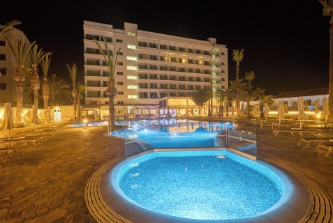 Протарас: Отель Bohemian Gardens Hotel