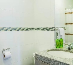 Трёхместный номер Superior в Tomo Hostel