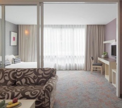 Двухместный полулюкс с видом на сад двуспальная кровать в Chor Cher - The Luxury Green Hotel