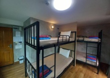 Кровать в общем номере (мужской номер) в Buri Hotel and Hostel