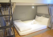 Кровать в общем номере (женский номер) в Capzule Bed Phuket