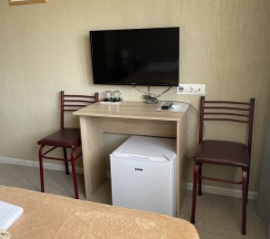 Двухместный номер Standard с балконом и с красивым видом из окна двуспальная кровать в Гранат