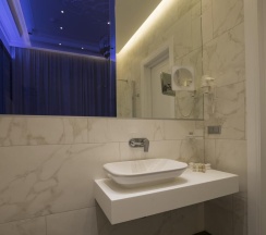 Улучшенный люкс с кроватью размера "king-size" в ITALYANSKAYA 29 Hotel