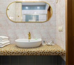 Апартаменты с просторной спальней, обеденной зоной и балконом в My Favourite Garden Hotel