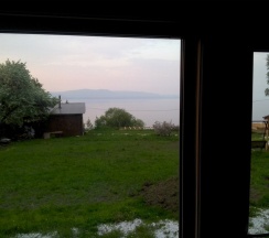 Трёхместный номер Economy с красивым видом из окна в Прибрежный