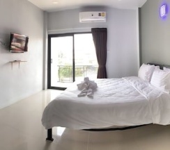 Двухместный номер Standard с балконом двуспальная кровать в Chan place Hotel