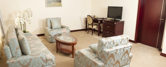Двухместные апартаменты с балконом двуспальная кровать в Park Hotel Bishkek