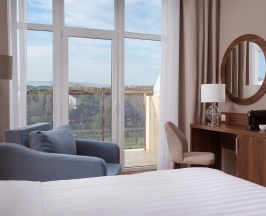 Номер Deluxe с двуспальной кроватью в Movenpick Resort&SPA Anapa Miracleon