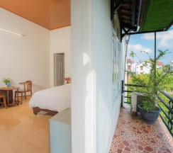 Двухместный номер Standard с балконом двуспальная кровать в Strawberry Garden Homestay