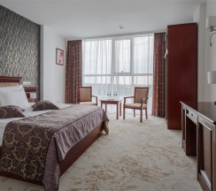 Стандарт Улучшенный с двуспальной кроватью с видом на Волгу в Marins Grand Hotel Астрахань