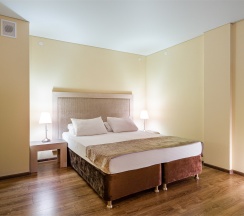 Двухуровневый семейный номер с балконом на 3-4 гостей и видом на море (корпус Б) в Оптимист