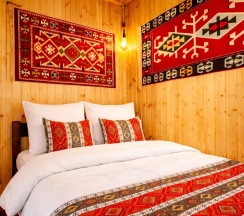 Трехкомнатный улучшенный стандарт с видом на горы | без балкона | 2 этаж в Hayat Haus