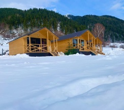 Двухместный коттедж двуспальная кровать в  Изумруд