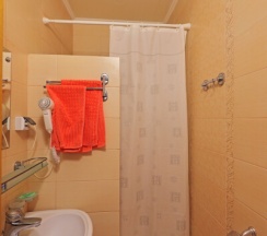 Двухместный номер с балконом в Лорис