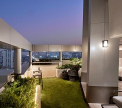 Двухместный люкс с террасой двуспальная кровать в DoubleTree by Hilton Bangkok Ploenchit