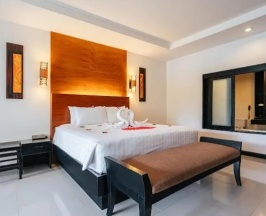 Двухместный номер Grand Deluxe с видом на бассейн двуспальная кровать в Horizon Karon Beach Resort & Spa