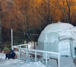 Сфера с террасой и камином в Клевер