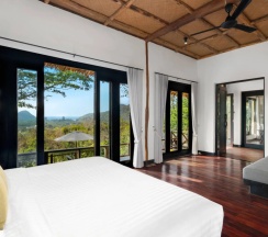 Двухместный Hillside Pool Вилла двуспальная кровать в Отель Saii Phi Phi Island Village