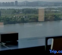 Двухместный номер Standard с видом на реку двуспальная кровать в The Lalu Nanjing