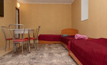 Трехместный номер с 3 односпальными кроватями в Сладкий сон
