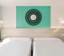 Двухместный номер с балконом двуспальная кровать в Hotel Best Lloret Splash
