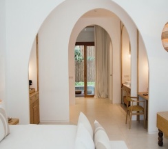 Двухместный Oceanfront Garden Pool Suite двуспальная кровать в Sala Samui Chaweng Beach Resort