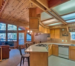 Коттедж в 5 Mi to Heavenly Mountain Resort: Tahoe Cabin
