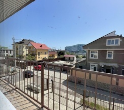 Двухместный номер Standard с балконом и с красивым видом из окна двуспальная кровать в Гранат