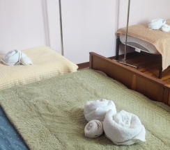 Четырёхместный номер Comfort с красивым видом из окна в Частный дом На Адлейба