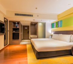 Двухместный номер Standard с балконом (двуспальная кровать) в Отель Holiday Inn Resort Phuket Karon Beach by IHG