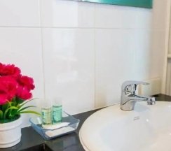 Двухместный номер с балконом двуспальная кровать в Nouveau Guesthouse